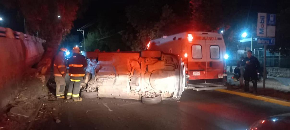 DEJA TRES LESIONADOS ACCIDENTE EN BULEVAR BICENTENARIO 