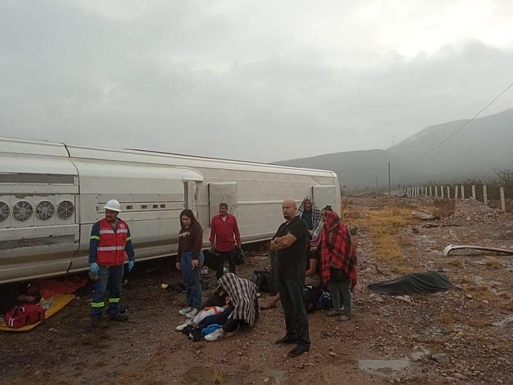 DEJA TRÁGICO ACCIDENTE 8 MUERTOS Y 30 HERIDOS