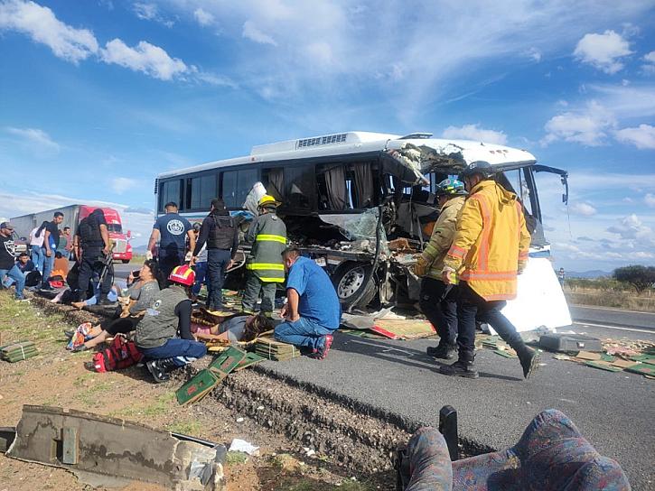 DEJA UN MUERTO Y 8 HERIDOS ACCIDENTE EN LA TESORERA 