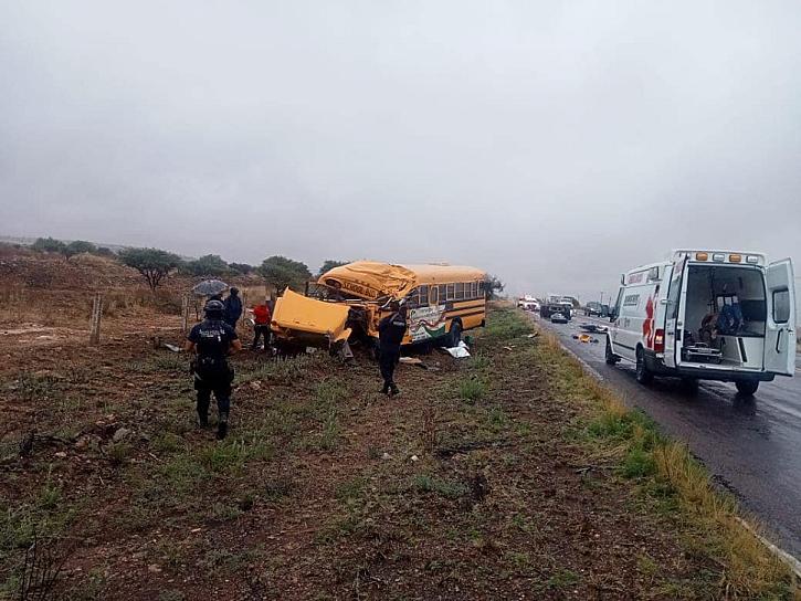DEJA UN MUERTO Y DOS HERIDOS CHOQUE EN CARRETERA FEDERAL 49 