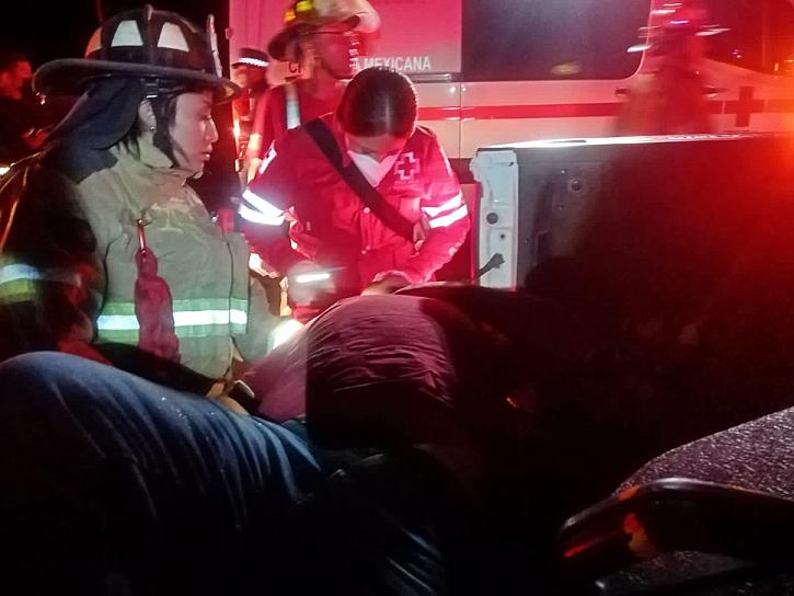 DEJA VOLCADURA EN CARRETERA DURANGO - ZACATECAS 11 LESIONADOS 