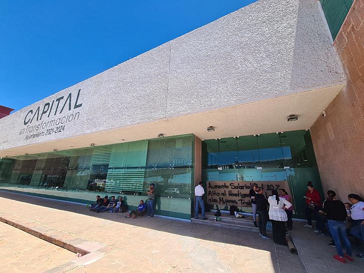 DEMANDAN TRABAJADORES AUMENTO SALARIAL DEL 10 POR CIENTO