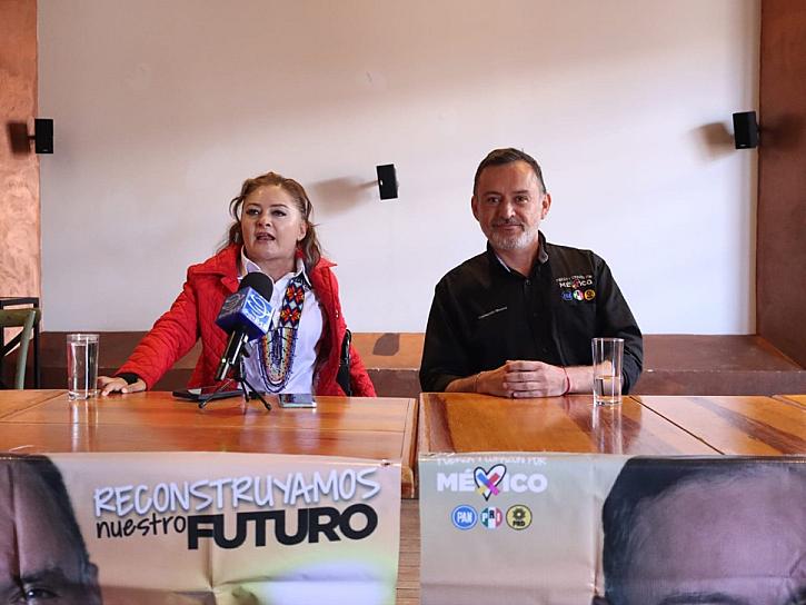 DENUNCIA CLAUDIA ANAYA INTIMIDACIÓN POLICIAL EN SU CAMPAÑA