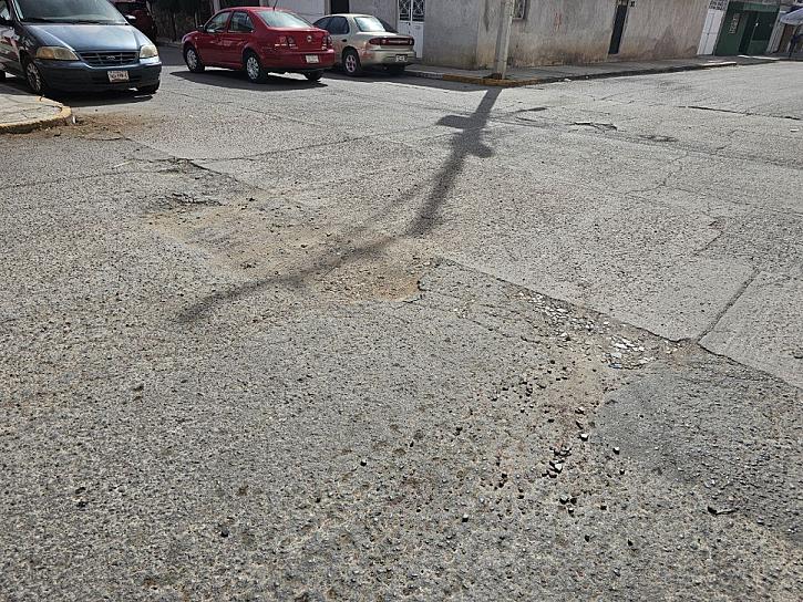 Denuncian baches y falta de agua en la colonia Industrial en Fresnillo 