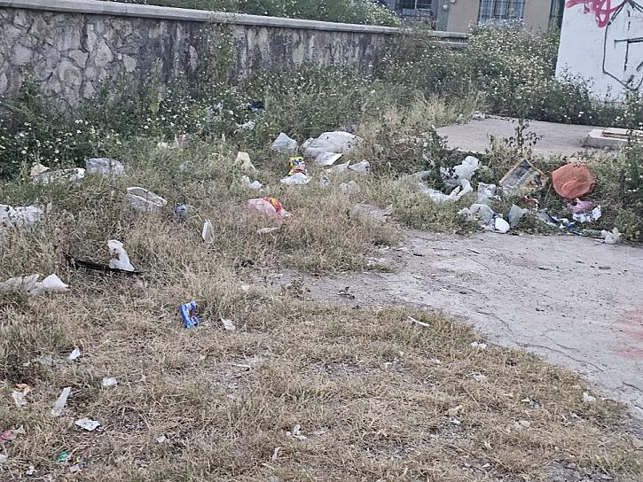 DENUNCIAN BASUREROS CLANDESTINOS Y FALTA DE LUMINARIAS EN COLONIA DEL SOL EN FRESNILLO