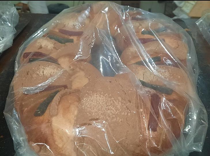 Denuncian ciudadanos precios altos en la rosca de reyes.