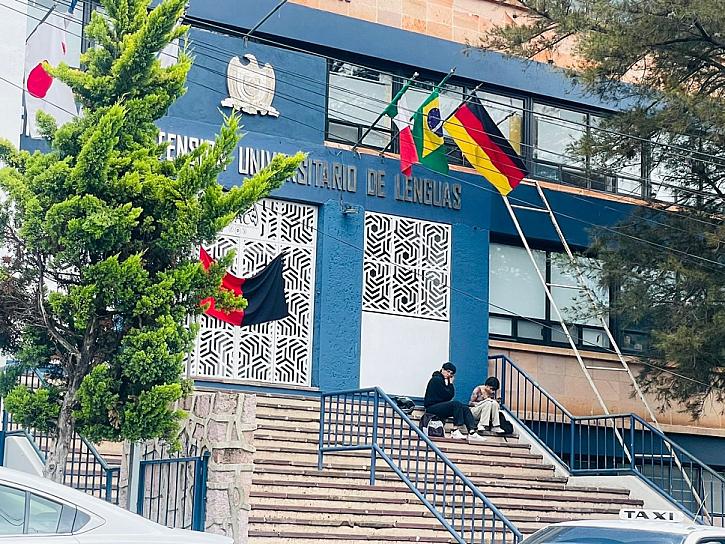 DENUNCIAN DOCENTES DE IDIOMAS INCUMPLIMIENTO DE DERECHOS LABORALES