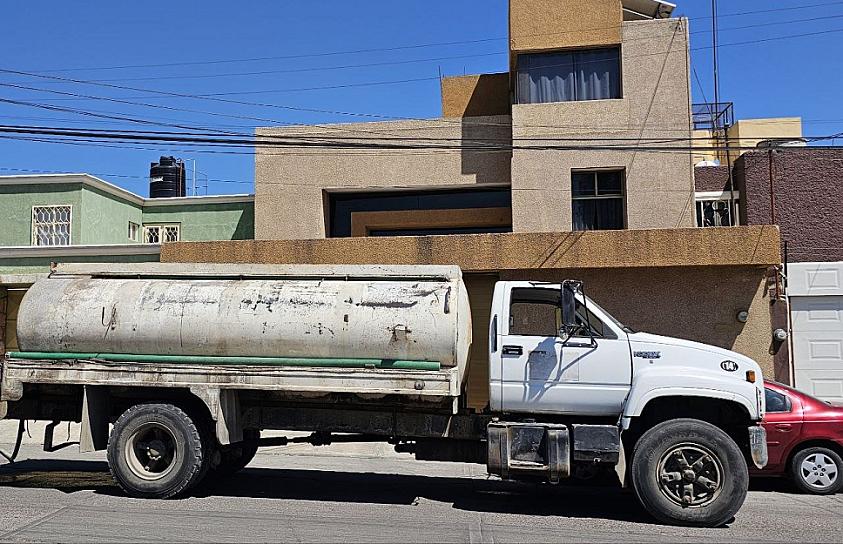 DENUNCIAN FALTA DE AGUA POTABLE EN FRACCIONAMIENTO DEL FRESNO