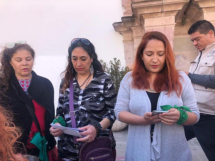 DENUNCIAN FEMINISTAS OMISIÓN DE LEGISLADORES