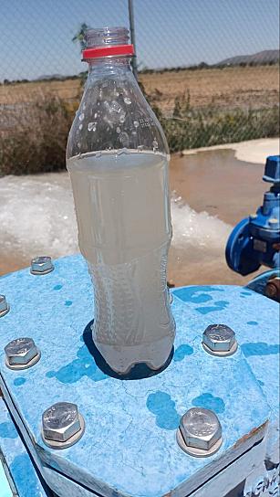 DENUNCIAN HABITANTES DE FRESNILLO QUE RECIBEN AGUA CONTAMINADA; SIAPASF JUSTIFICA QUE ES POR FILTRACIÓN EN EL POZO 