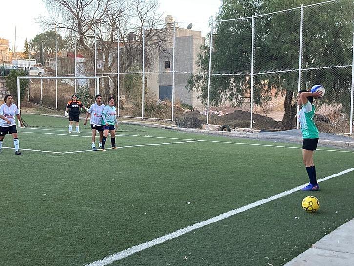 DEPORTIVO ESTRELLA DE ORO, CAMPEÓN DEL TORNEO DE FUTBOL FEMENIL