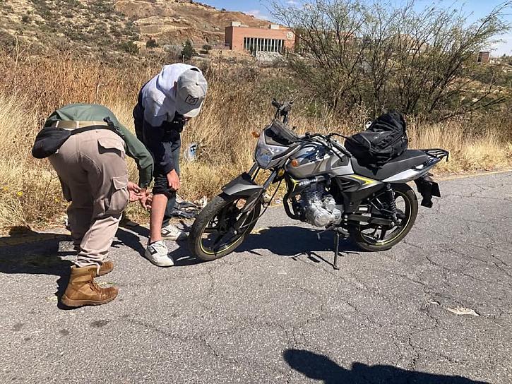 Derrapa motociclista en calzada Solidaridad 