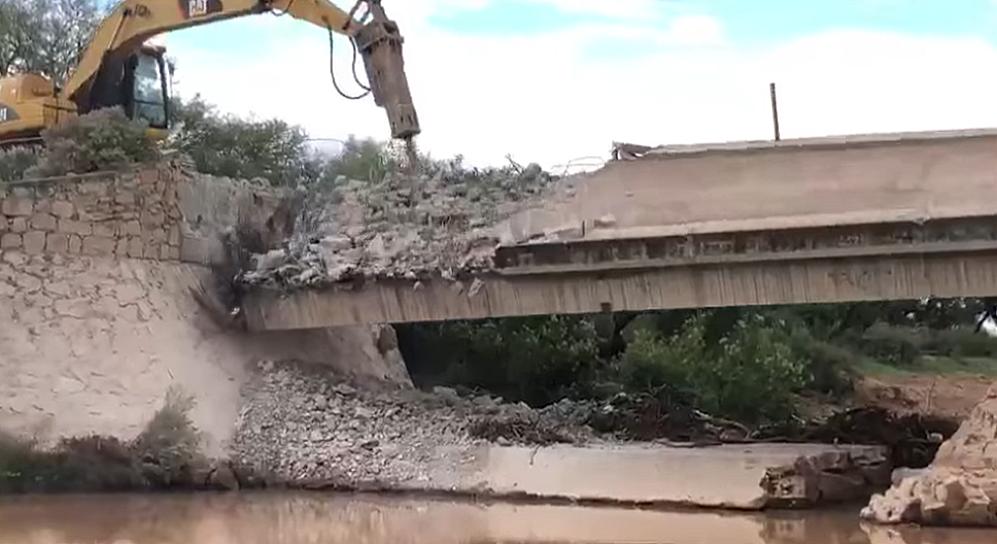 DERRIBAN PUENTE EN COMUNIDAD DE SOMBRERETE; SERÁ RECONSTRUIDO 