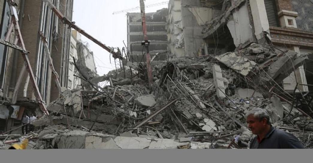 DERRUMBE DE EDIFICIO DEJA AL MENOS 5 MUERTOS EN IRÁN 