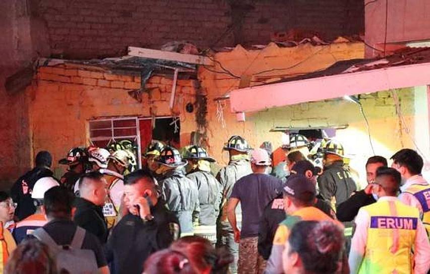 DERRUMBE DE UNA CASA EN AZCAPOTZALCO DEJA UN MUERTO 
