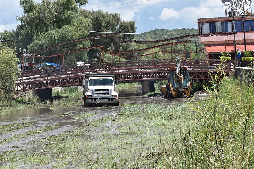 DESAZOLVAN ARROYO ATOTONILCO PARA EVITAR INUNDACIONES 