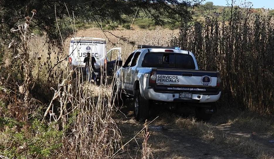DESCUBREN 10 FOSAS CON 11 CADÁVERES EN MICHOACÁN 