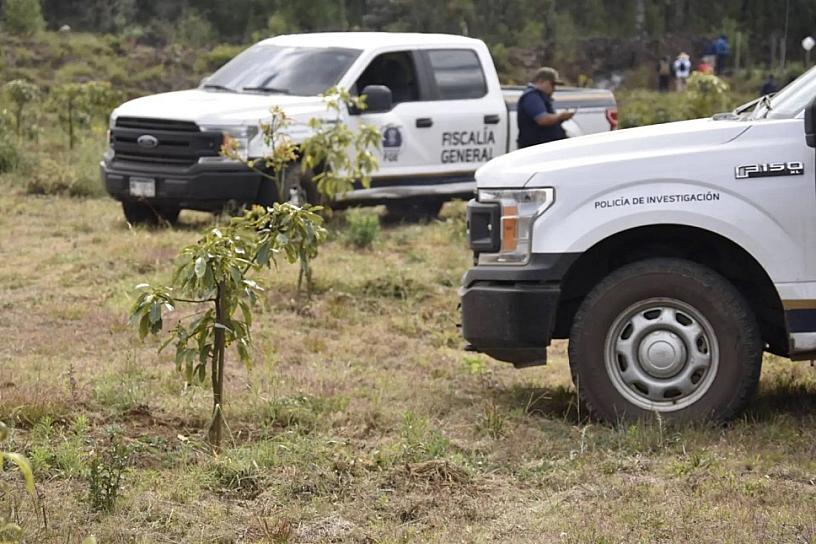 DESCUBREN FOSAS CLANDESTINAS CON 10 CADÁVERES EN MICHOACÁN 