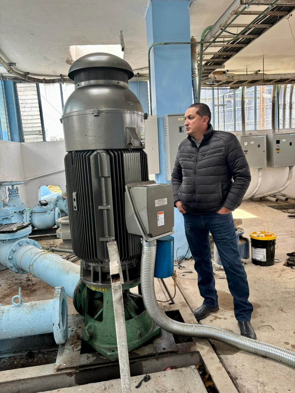 COLOCAN MOTOR NUEVO EN SISTEMA PARDILLO; ESPERAN SE REGULARICE EL SERVICIO EN LAS PRÓXIMAS HORAS