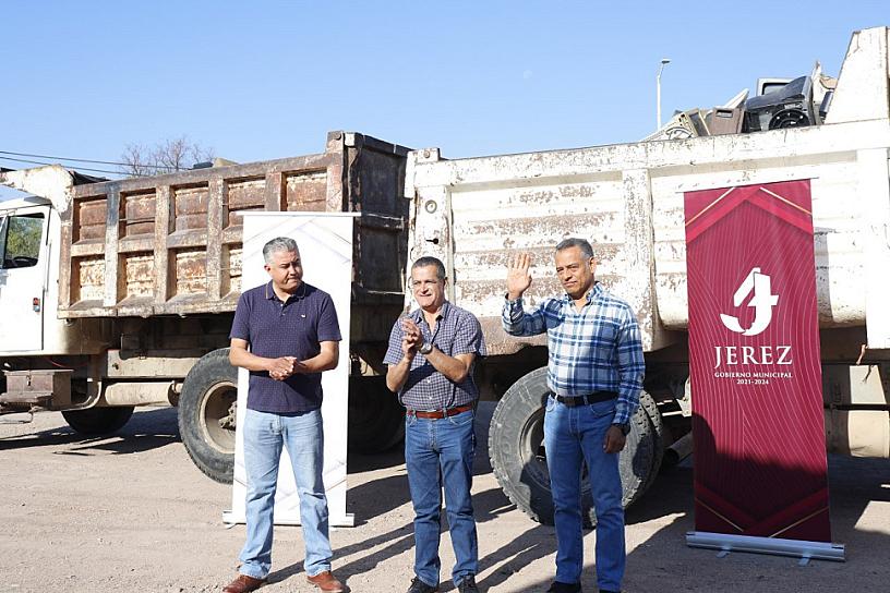 DESDE JEREZ SE ENVÍAN DOS CAMIONES DE VOLTEO AL RECICLÓN 