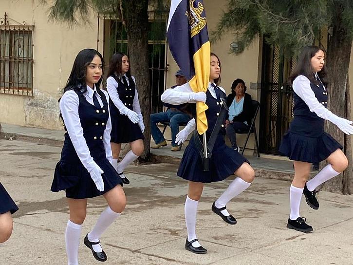 DESFILA LA COMUNIDAD UNIVERSITARIA EN VILLA DE COS
