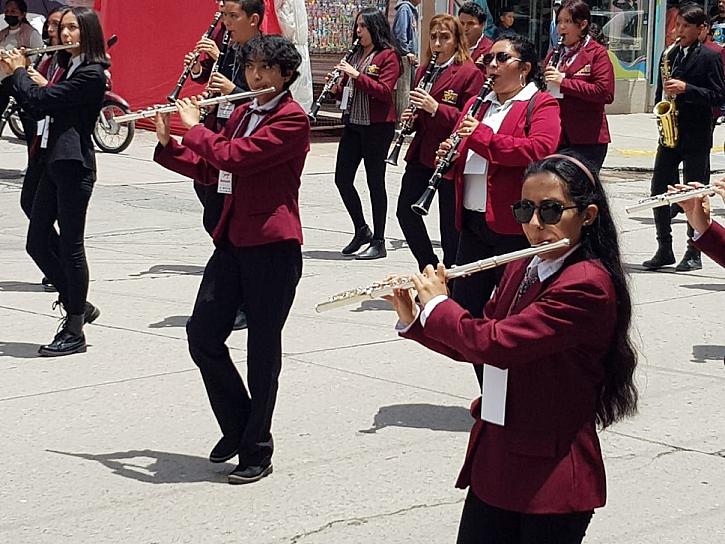 DESFILAN BANDAS SINFÓNICAS POR CALLES DE FRESNILLO 