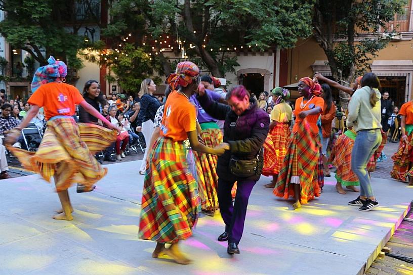 DESLUMBRA GRECIA A ZACATECANOS EN LA PLAZA DE ARMAS