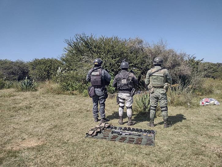 DESMANTELAN CAMPAMENTO DELINCUENCIAL EN PINOS; HALLAN ARMAS