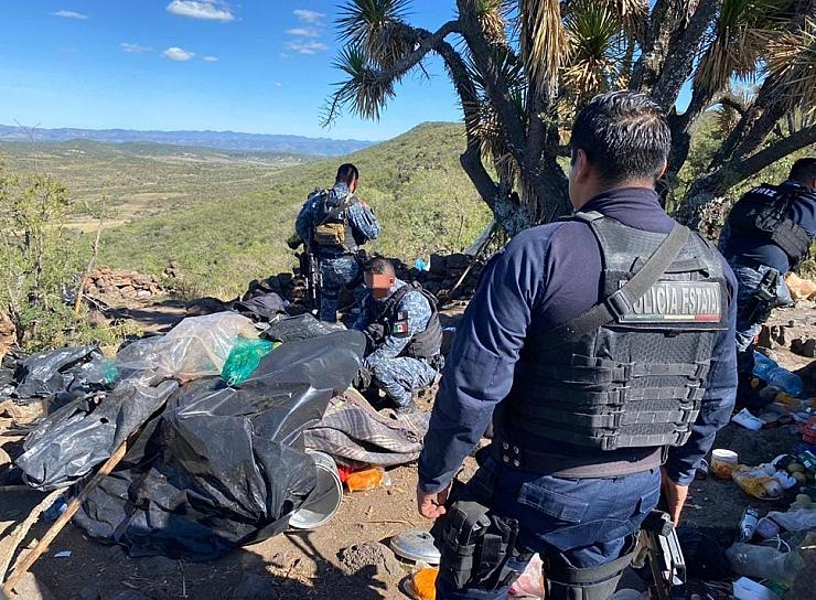 DESMANTELAN FUERZAS DE SEGURIDAD DOS CAMPAMENTOS UTILIZADOS POR GRUPOS DELINCUENCIALES
