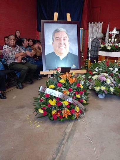 DESPIDEN EN COLONIA HIDALGO, AL PADRE ADÁN 