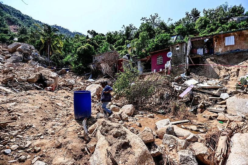 DESPLAZA HURACÁN JOHN A CIENTOS DE FAMILIAS EN ACAPULCO