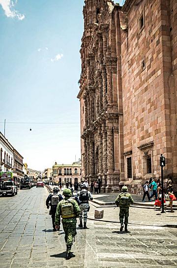 DESPLIEGAN OPERATIVO DE SEGURIDAD POR CONGRESO NACIONAL CHARRO 
