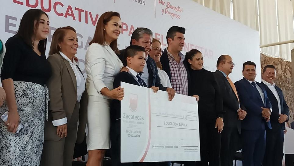 DESTACA DAVID MONREAL INVERSIÓN EN BECAS POR MÁS DE MIL 100 MDP 