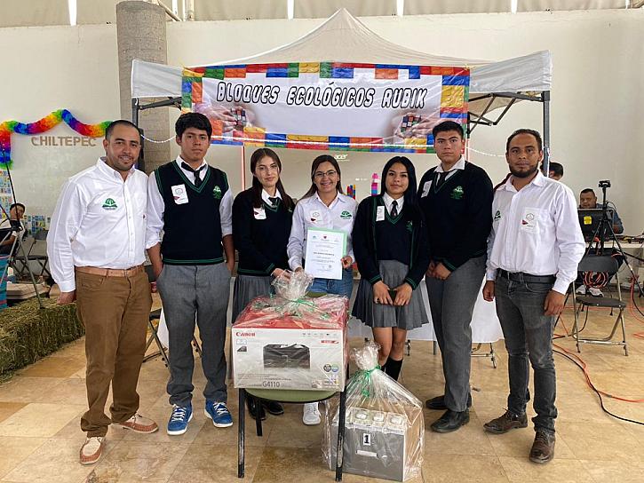 DESTACA PLANTEL DE VILLA GARCÍA EN FERIA DE PROYECTOS TRANSVERSALES