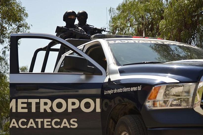 DETIENE METROPOL A DOS SUJETOS POR CIRCULAR EN UN VEHÍCULO ROBADO