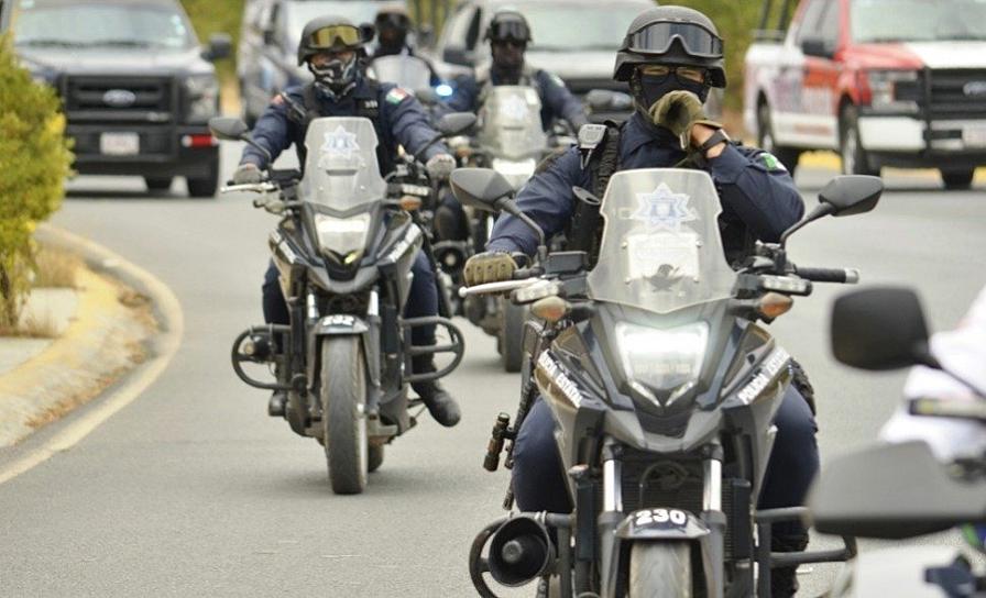 DETIENEN A 2 SUJETOS POR PORTACIÓN DE ARMA Y AUTO ROBADO 