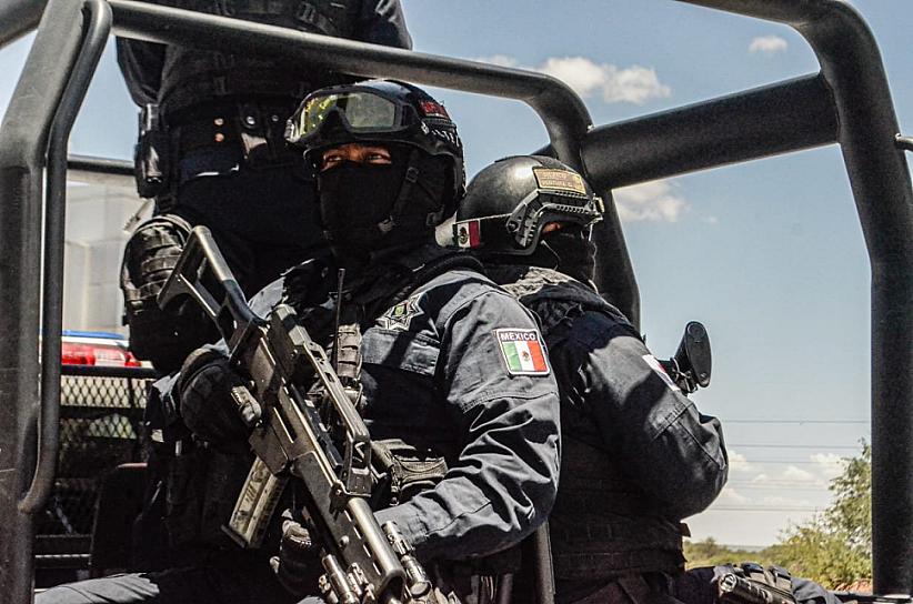DETIENEN A 3 HOMBRES EN LA ZACATECANA