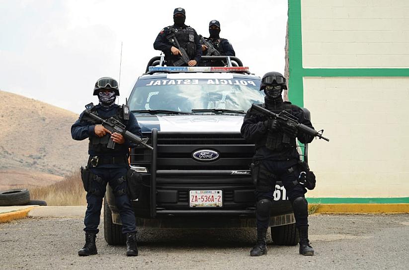 DETIENEN A 3 PERSONAS POR POSESIÓN DE SUSTANCIAS ILÍCITAS 