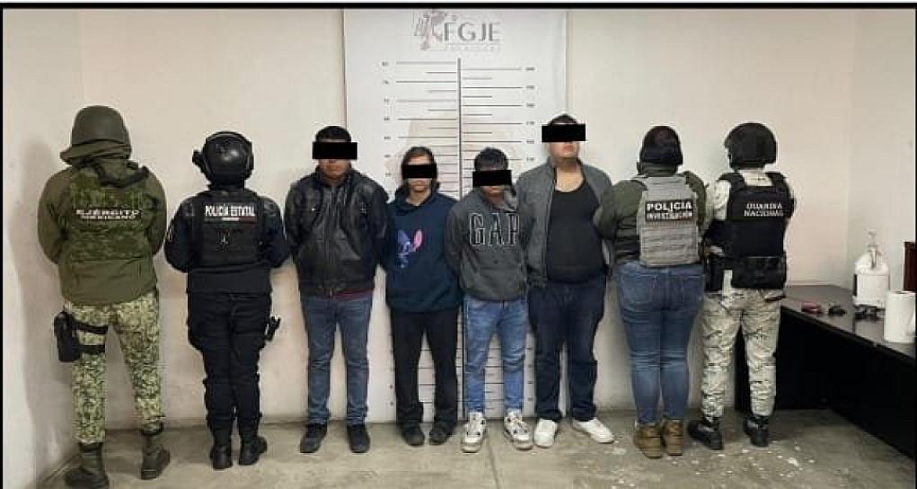 DETIENEN A 4 HOMBRES POR POSESIÓN DE ARMAS Y DROGAS