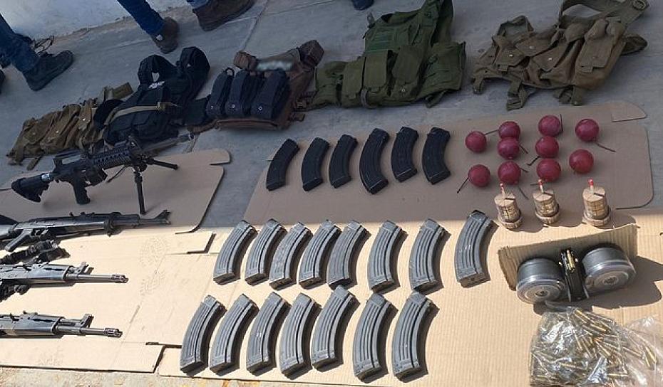 DETIENEN A 6 PERSONAS CON FUSILES, CARGADORES, CARTUCHOS Y EXPLOSIVOS EN FRESNILLO