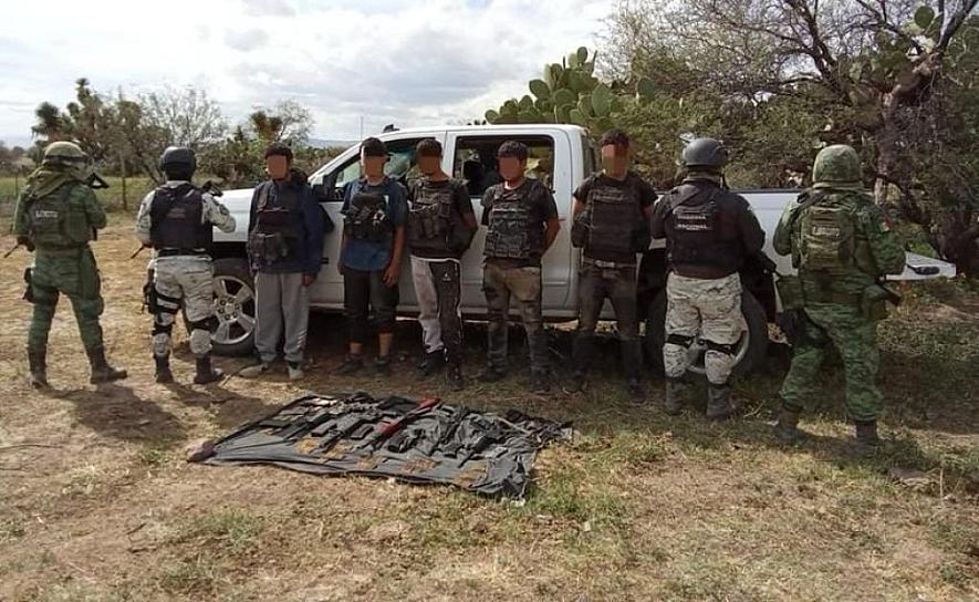 DETIENEN A CINCO PERSONAS EN OJOCALIENTE; ASEGURAN DROGA, CARTUCHOS Y VEHÍCULOS
