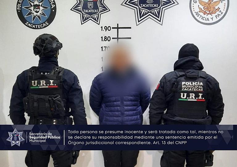DETIENEN A DOS HOMBRES POR DAÑO A LAS COSAS