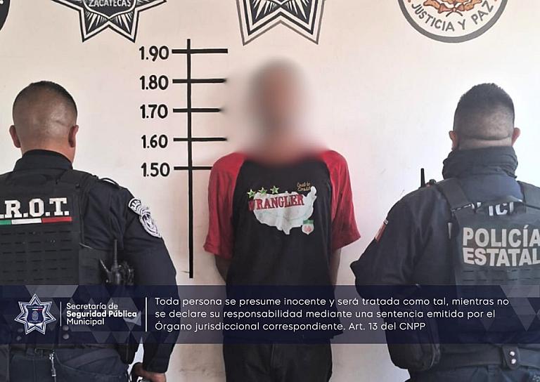 DETIENEN A DOS HOMBRES POR DISPARAR CONTRA NEGOCIO