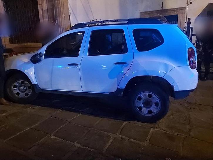 DETIENEN A DOS HOMBRES POR HUIR DESPUÉS DE ATROPELLO 