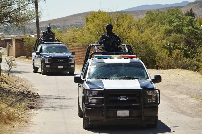 DETIENEN A DOS HOMBRES POR POSIBLE POSESIÓN DE DROGAS 