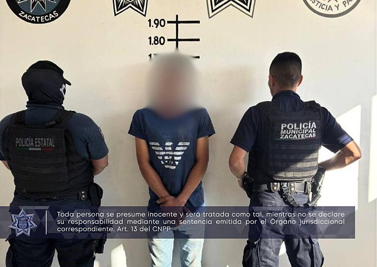 Detienen a dos hombres por narcomenudeo y cobro de piso