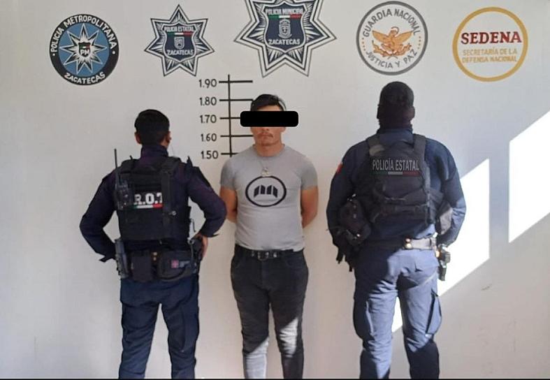 Detienen a dos personas por delitos contra la salud, posesión de armas y cohecho