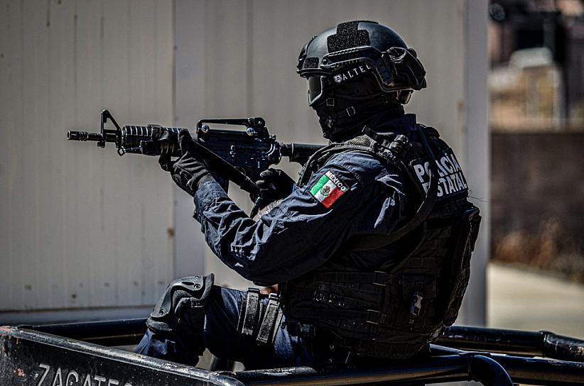 DETIENEN A DOS PERSONAS POR POSESIÓN DE SUSTANCIAS ILÍCITAS