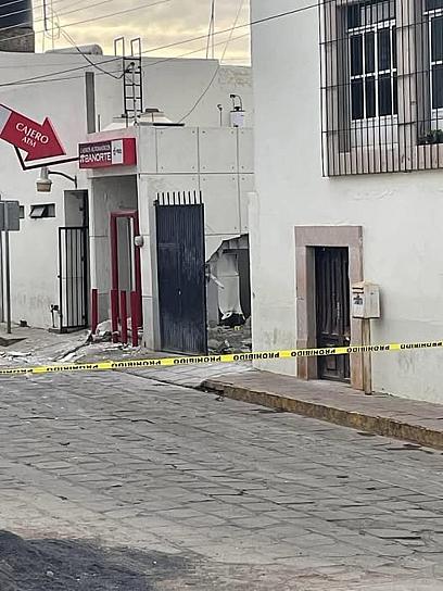 Detienen a dos personas que intentaron robaron cajero de Morelos