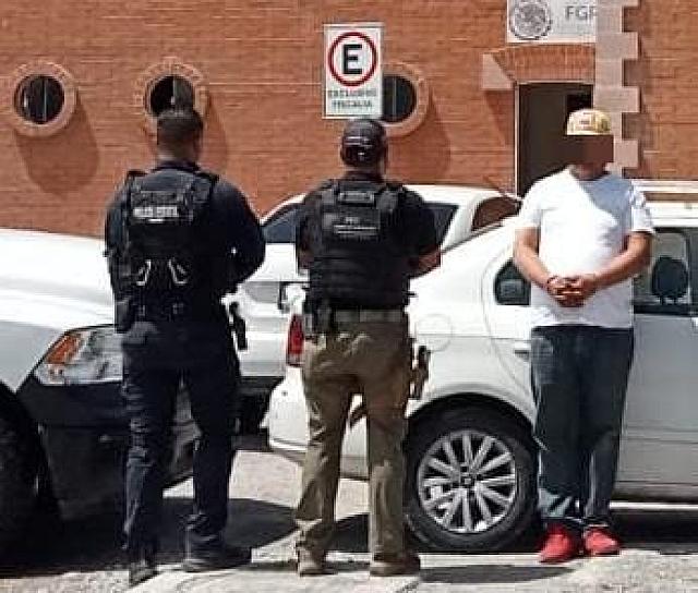 DETIENEN A HOMBRE EN POSESIÓN DE 5 ARMAS DE FUEGO EN RÍO GRANDE